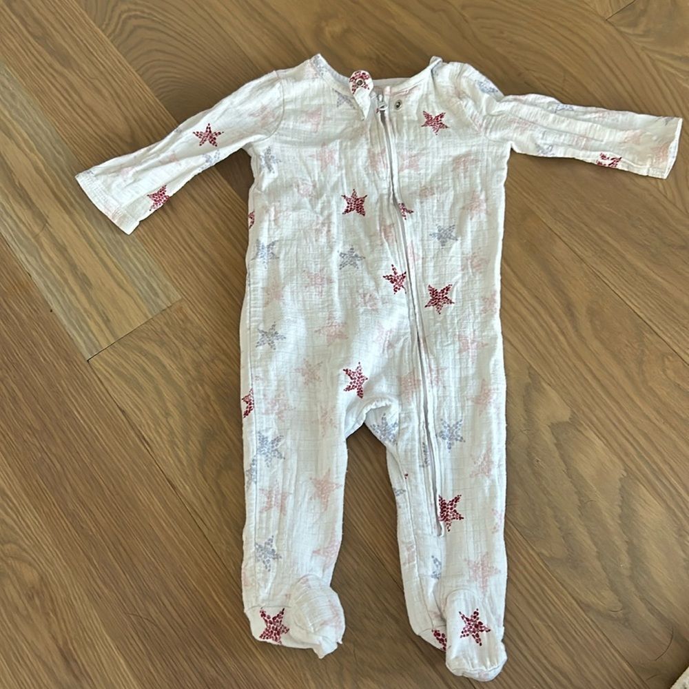 Aden + Anais star print footie pajama 6-9M